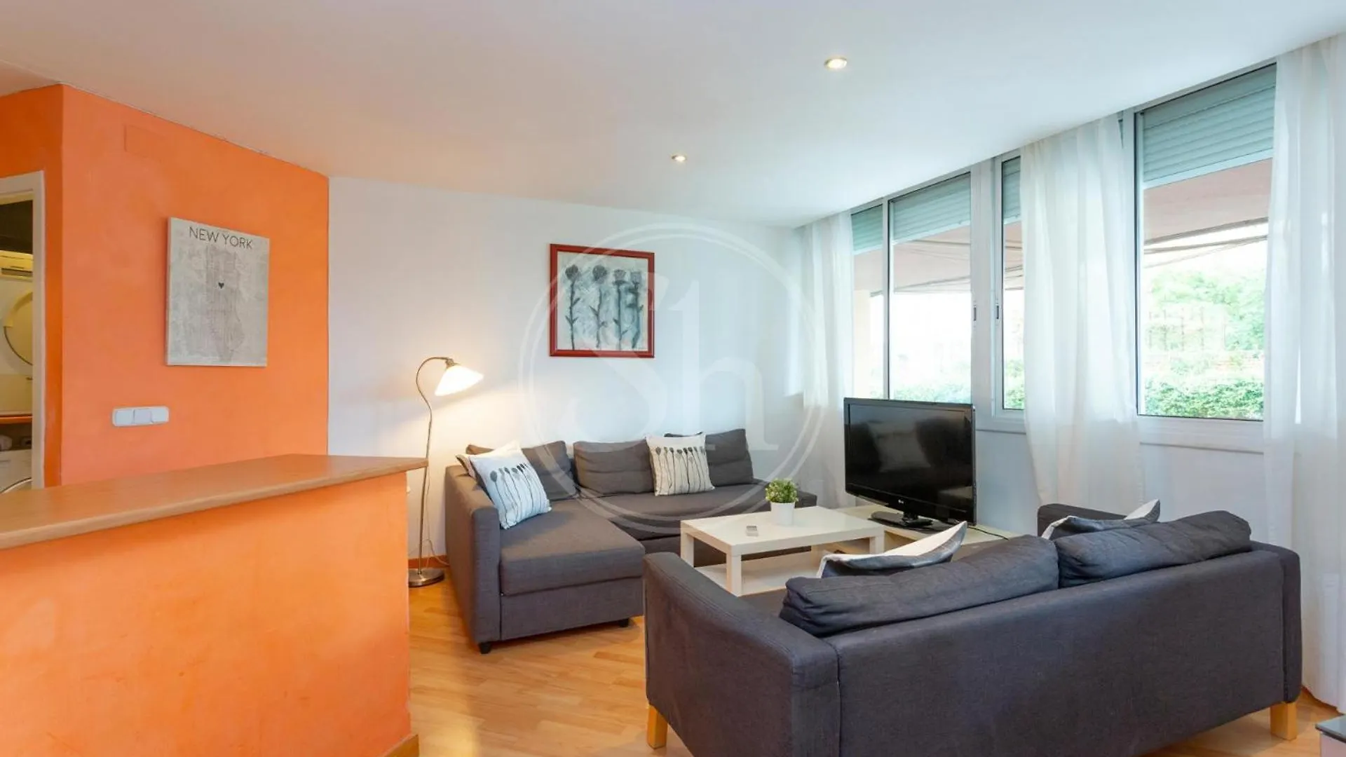 Practico Apartamento Junto A Estacion De Sants contacts